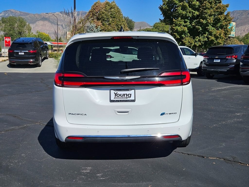 2023 Chrysler Pacifica Hybrid Touring L photo 4