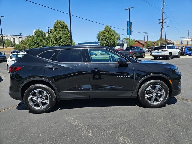 2023 Chevrolet Blazer 2LT photo 2