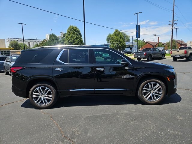 2023 Chevrolet Traverse High Country photo 2