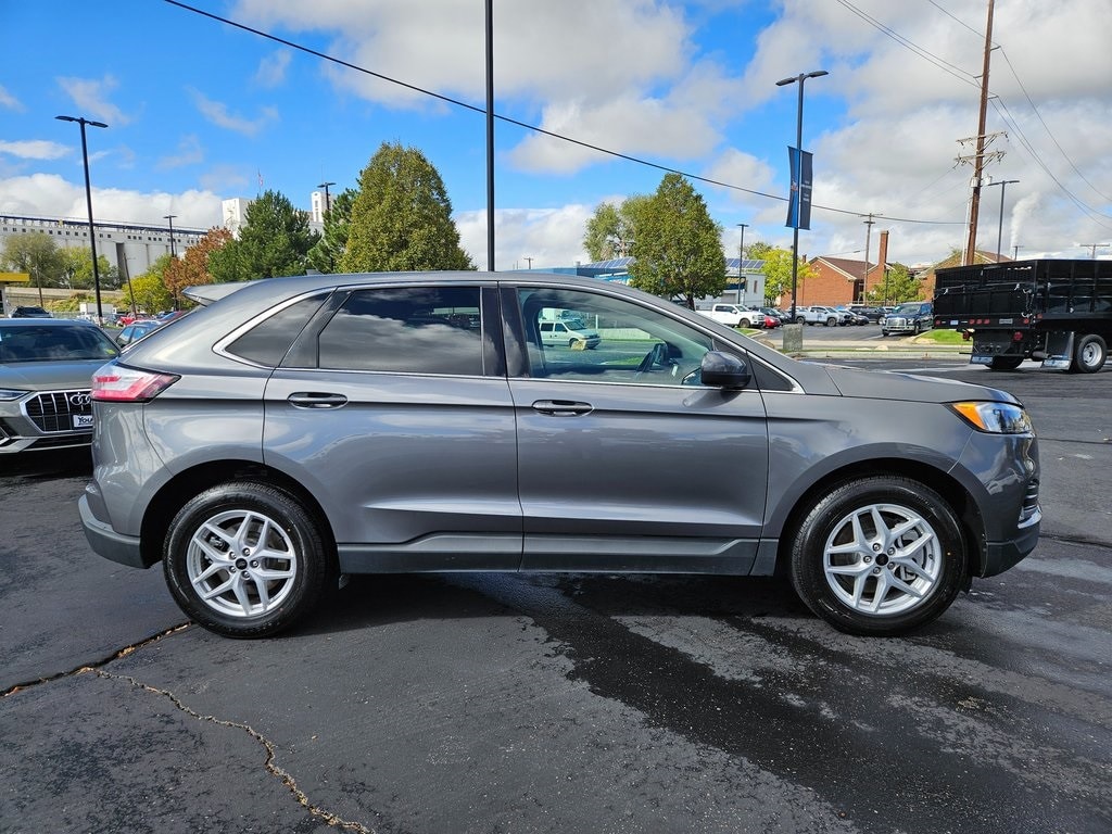 2024 Ford Edge SEL photo 2