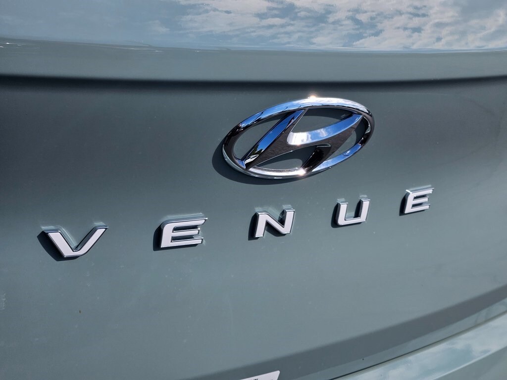 2026 Hyundai Venue SEL photo 10