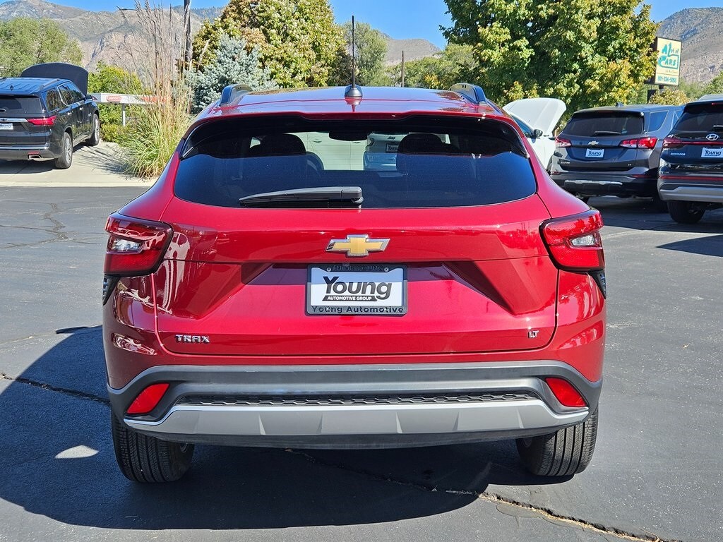 2025 Chevrolet Trax LT photo 4