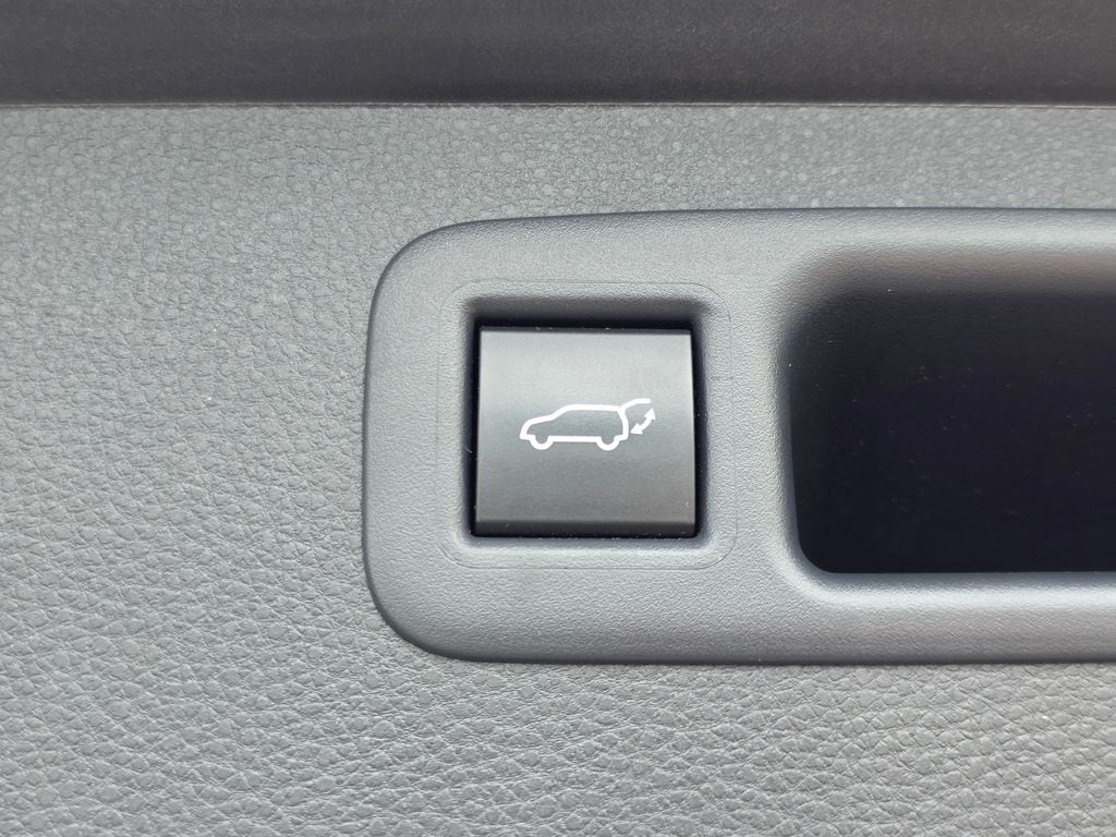 2025 Toyota Highlander XSE - Photo 13
