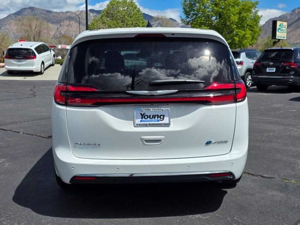 Used 2024 Chrysler Pacifica Hybrid Select Van Passenger Van