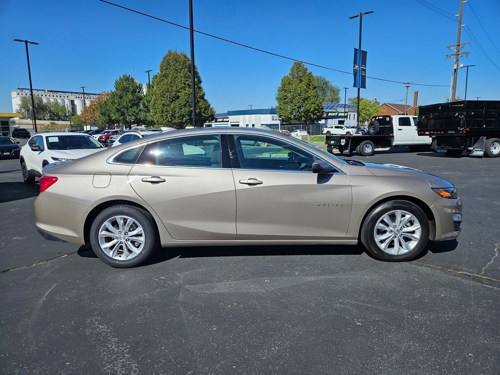 2023 Chevrolet Malibu 1LT photo 2