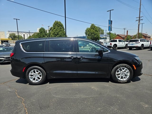 2023 Chrysler Voyager LX photo 2