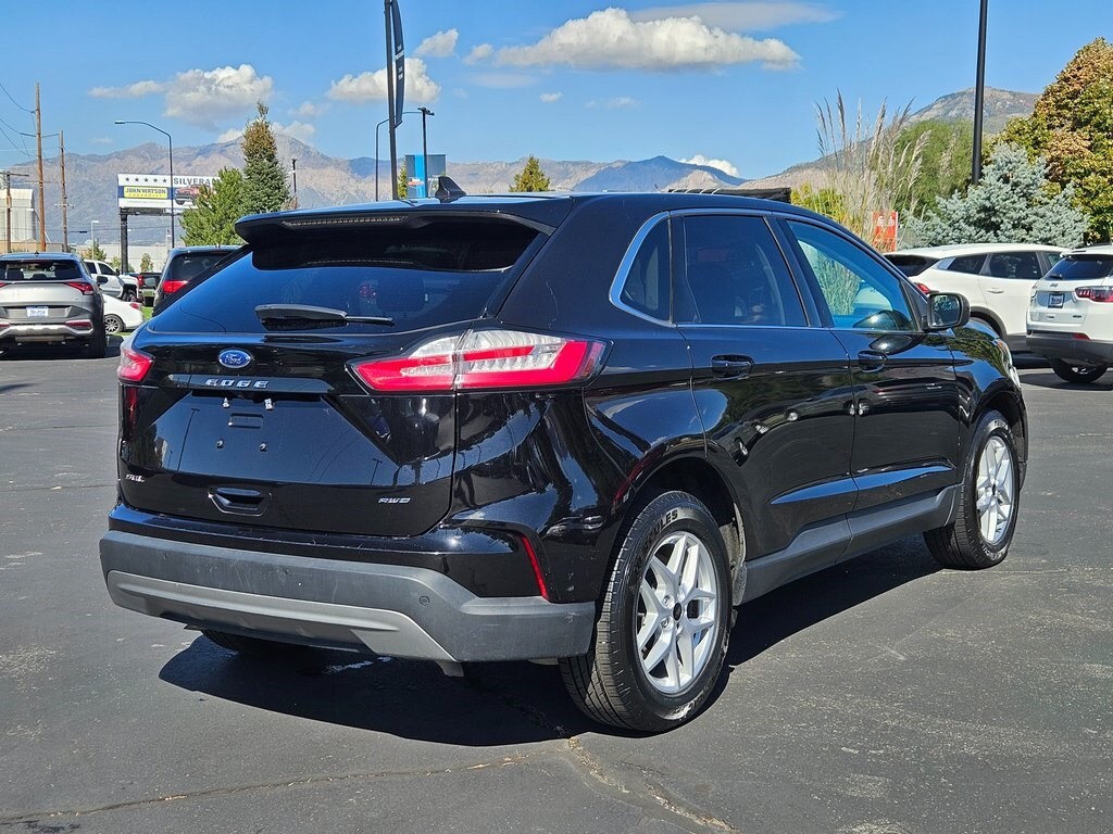 2023 Ford Edge SEL photo 2