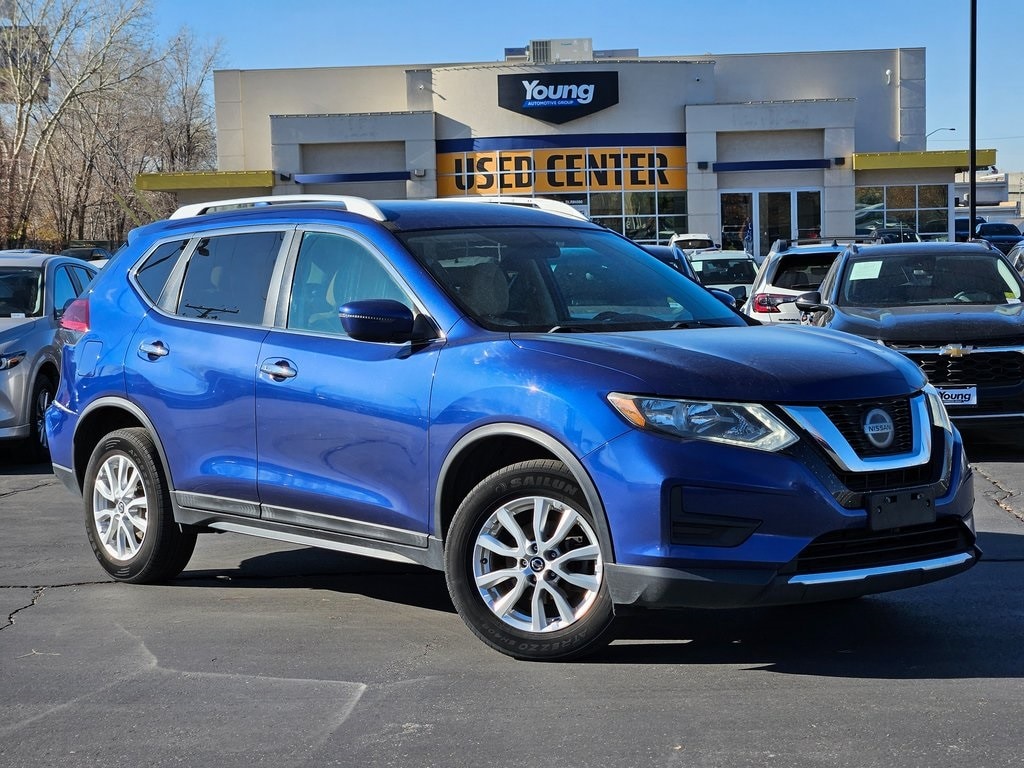 2018 Nissan Rogue SV's photo