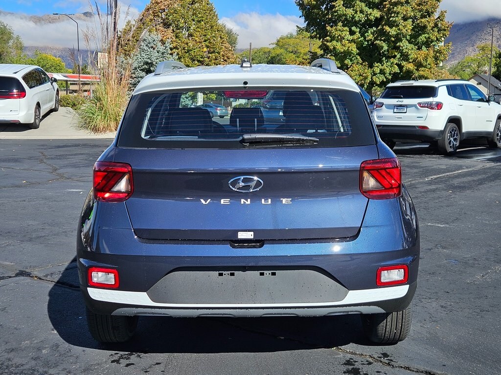 2026 Hyundai Venue SEL photo 3
