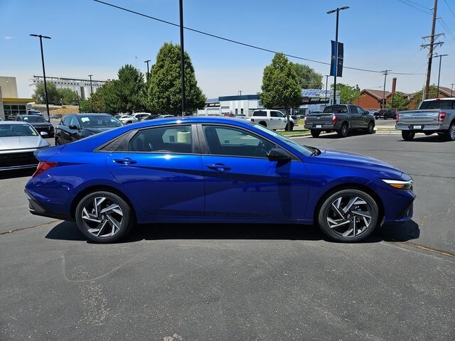 2025 Hyundai Elantra SEL Sport photo 2