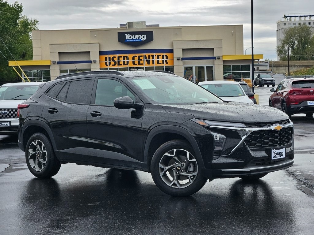 Used 2025 Chevrolet Trax LT SUV