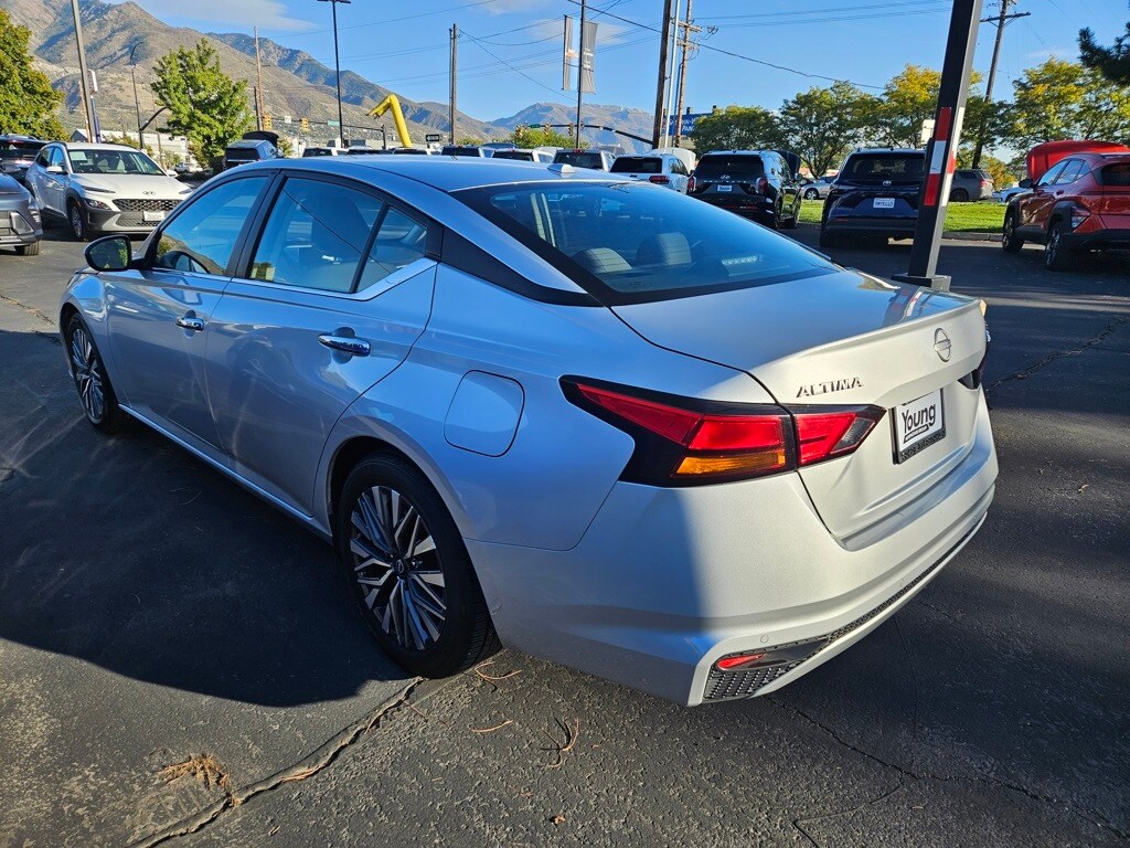 2023 Nissan Altima 2.5 SV photo 2