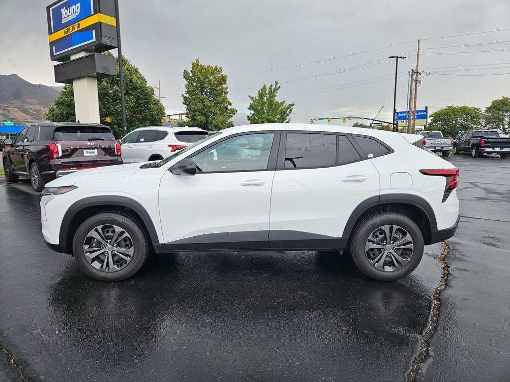 2025 Chevrolet Trax LS photo 2