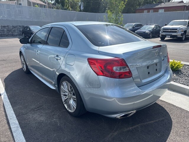 2011 Suzuki Kizashi photo 4