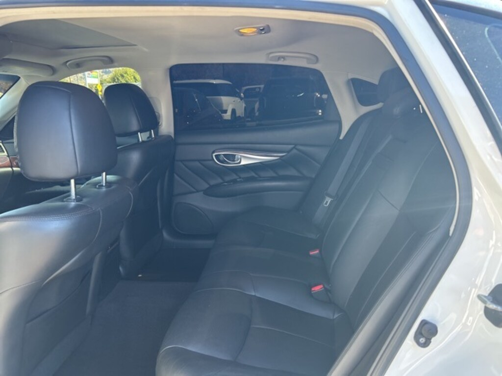 Used 2015 INFINITI Q70L 3.7 Sedan