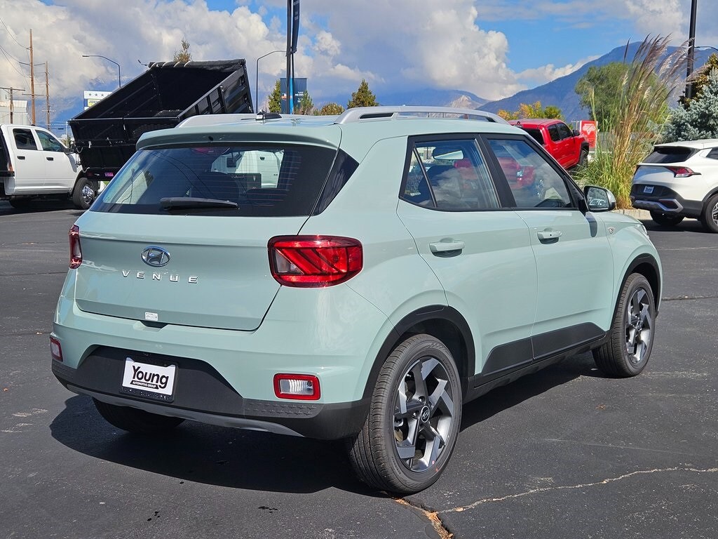 2026 Hyundai Venue SEL photo 3
