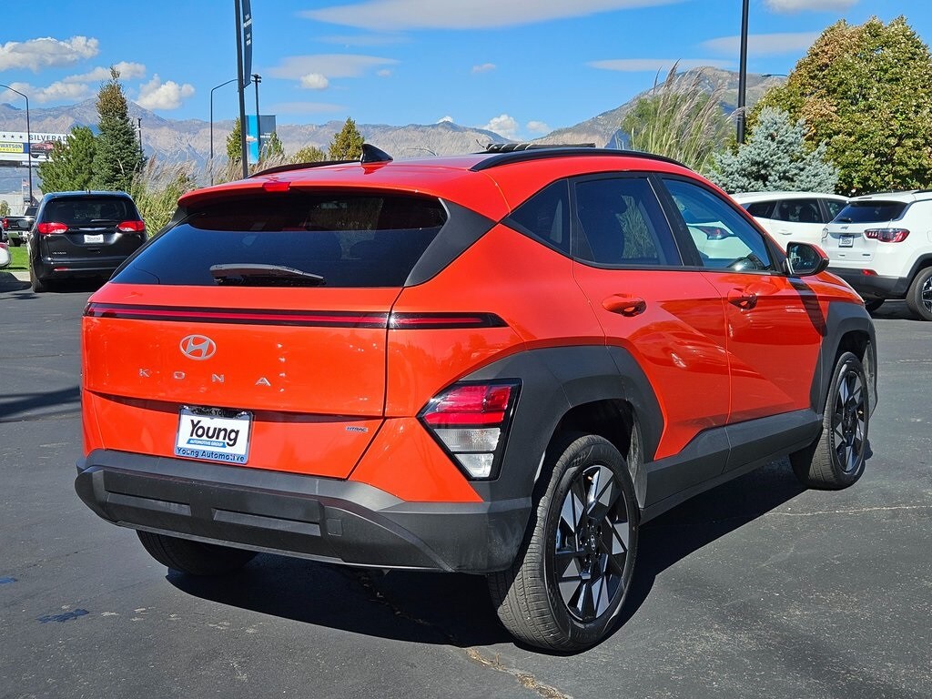 2025 Hyundai Kona SEL photo 2