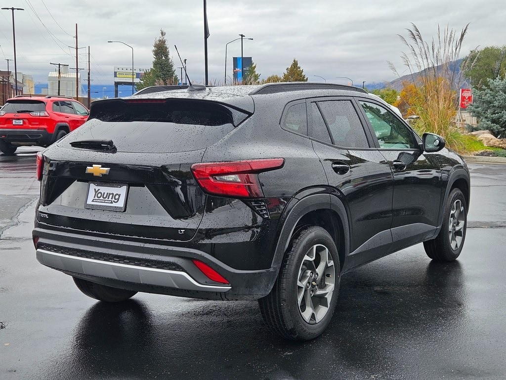 2025 Chevrolet Trax LT photo 3