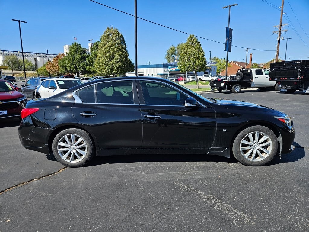 2015 Infiniti Q50 Premium photo 2