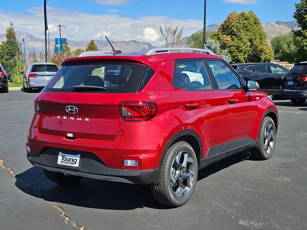 2025 Hyundai Venue Limited photo 2
