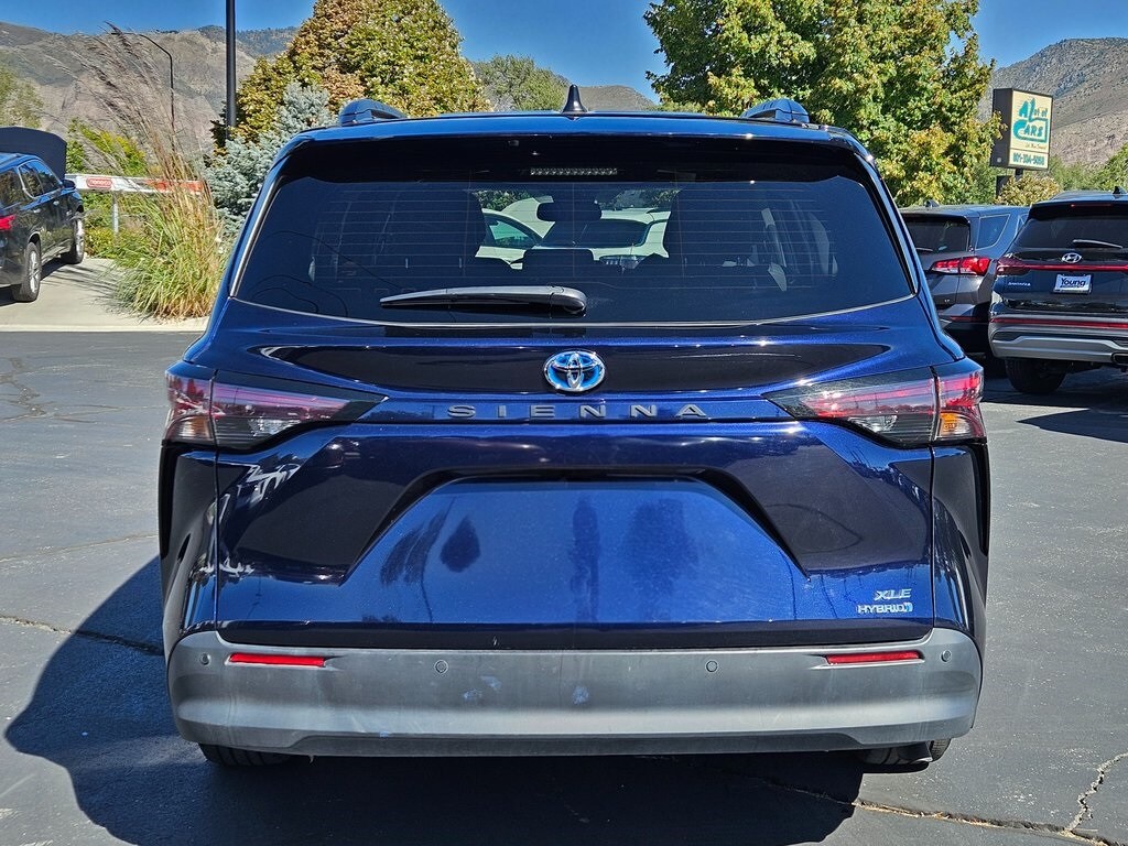 2024 Toyota Sienna XLE Hybrid photo 3
