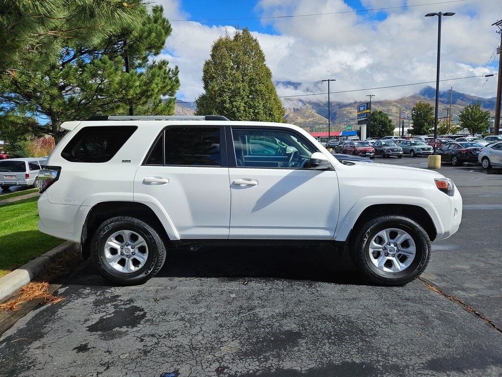 2024 Toyota 4Runner SR5 photo 3