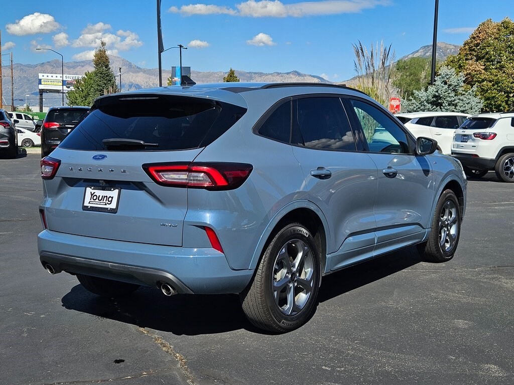 2024 Ford Escape ST-Line photo 2
