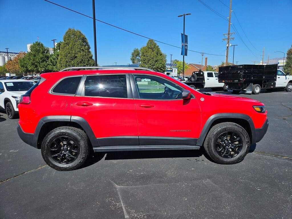 2019 Jeep Cherokee Trailhawk photo 2