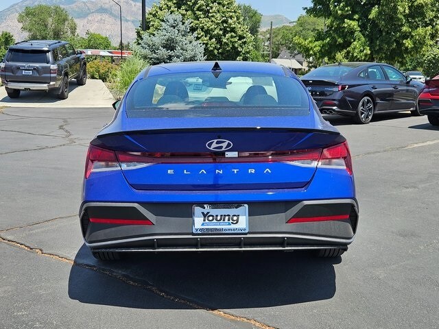 2025 Hyundai Elantra SEL Sport photo 4