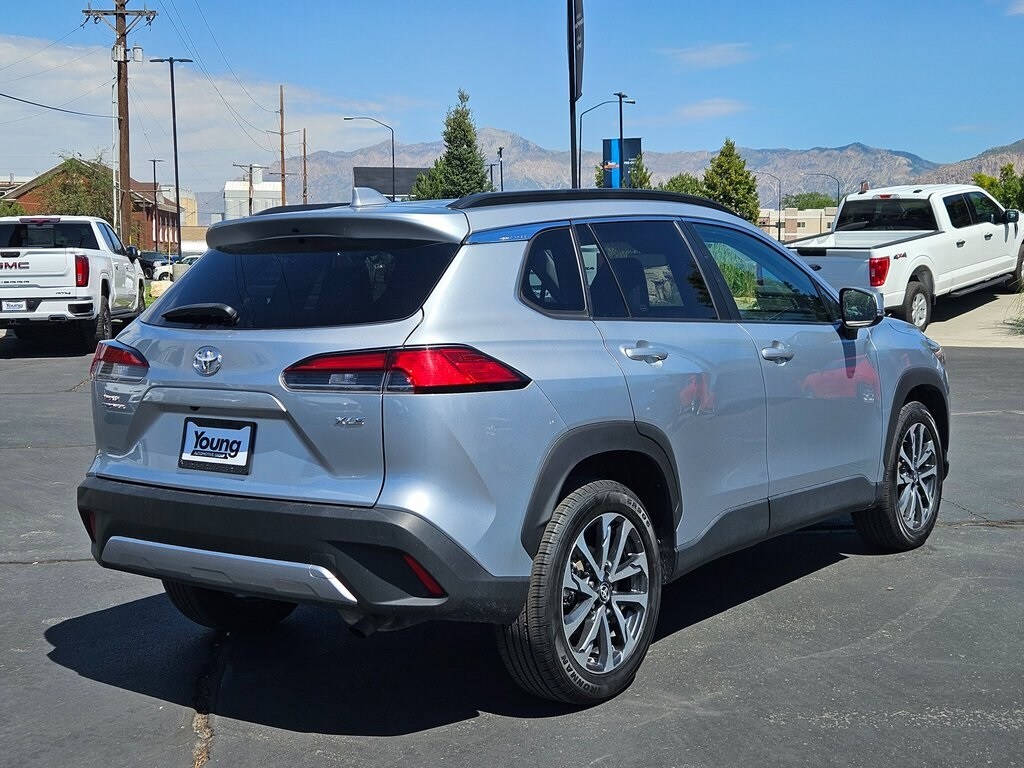 2023 Toyota Corolla Cross XLE photo 2
