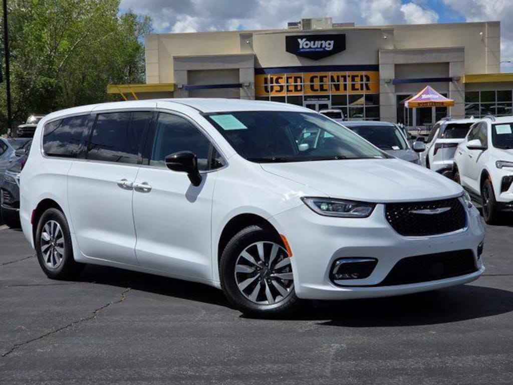 Used 2024 Chrysler Pacifica Hybrid Select Van Passenger Van