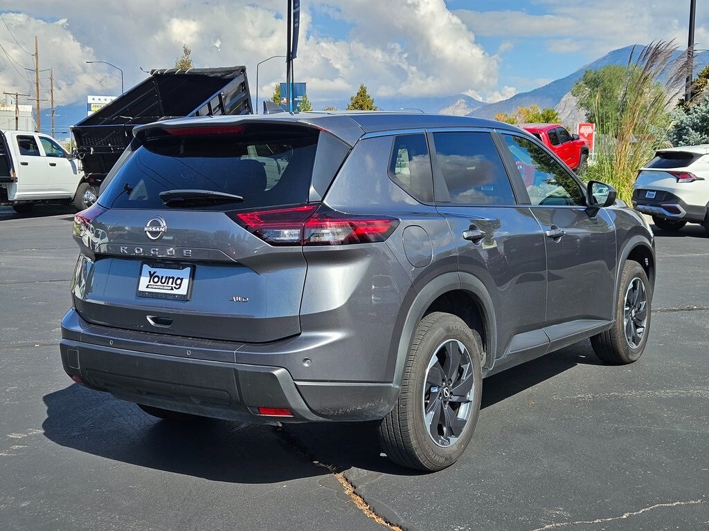 2025 Nissan Rogue SV photo 3
