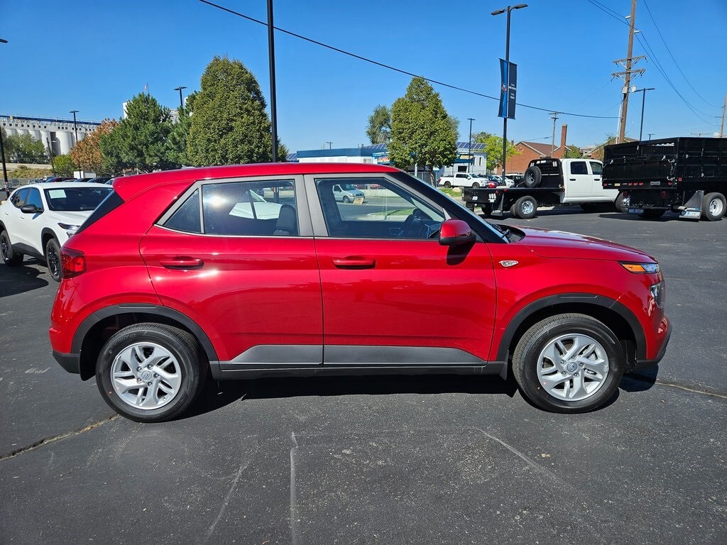 2026 Hyundai Venue SE photo 2