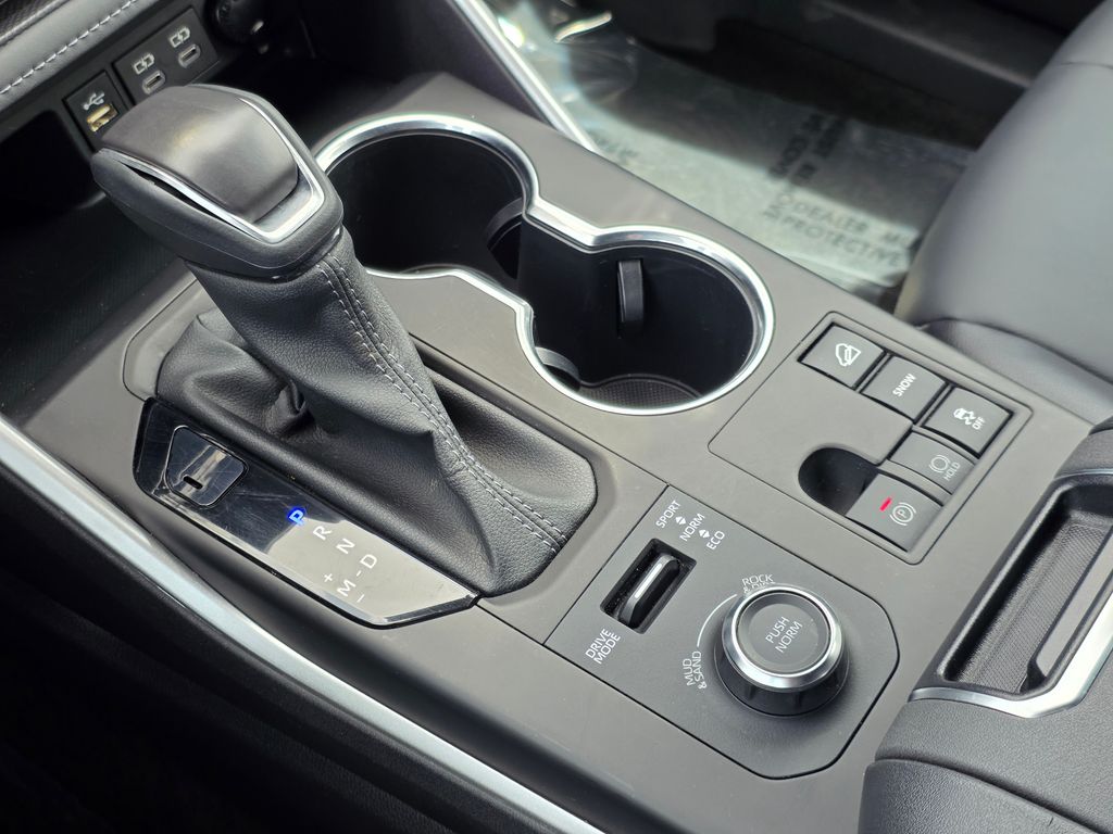 2025 Toyota Highlander XSE - Photo 26