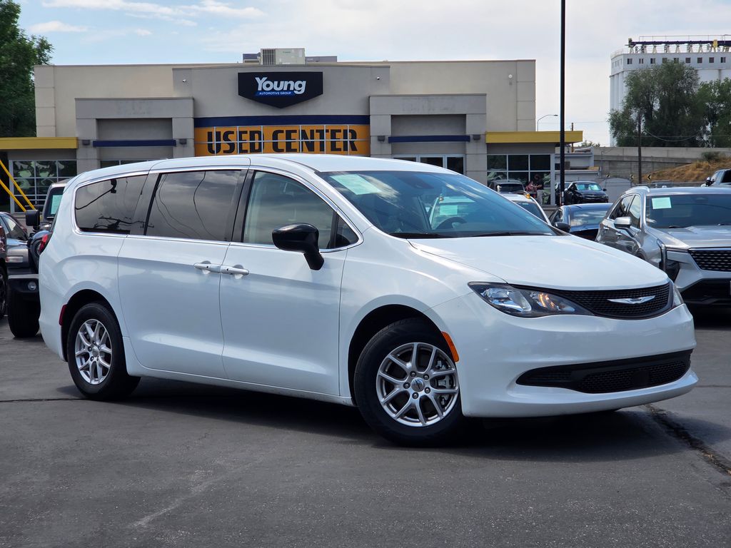 2024 Chrysler Voyager LX's photo