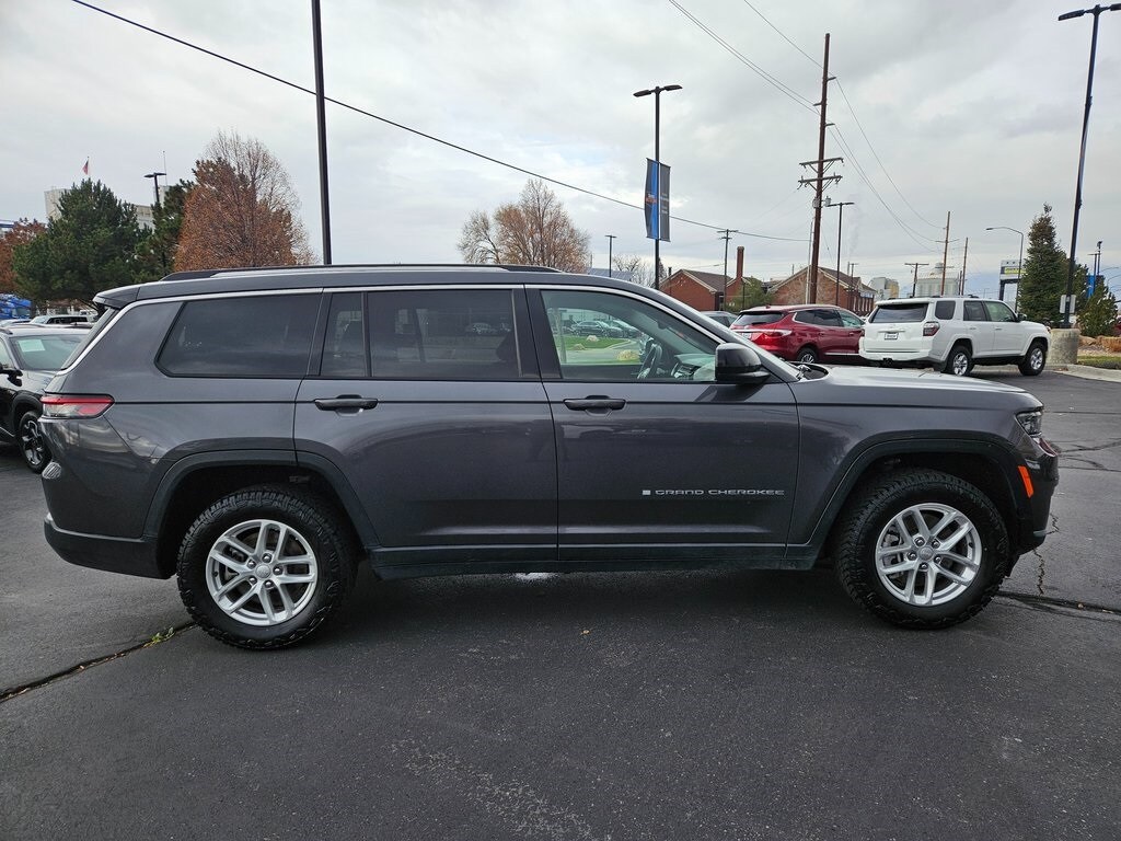 2023 Jeep Grand Cherokee Laredo photo 2
