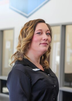 Staff member Amanda Smith from ID_d8492013595a