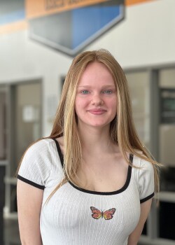 Staff member Sara Mauchley from ID_b93a2d74b865