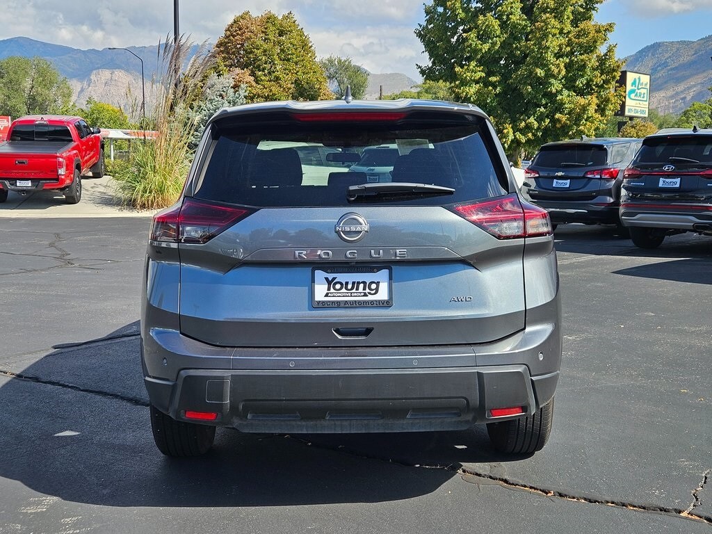 2025 Nissan Rogue SV photo 4
