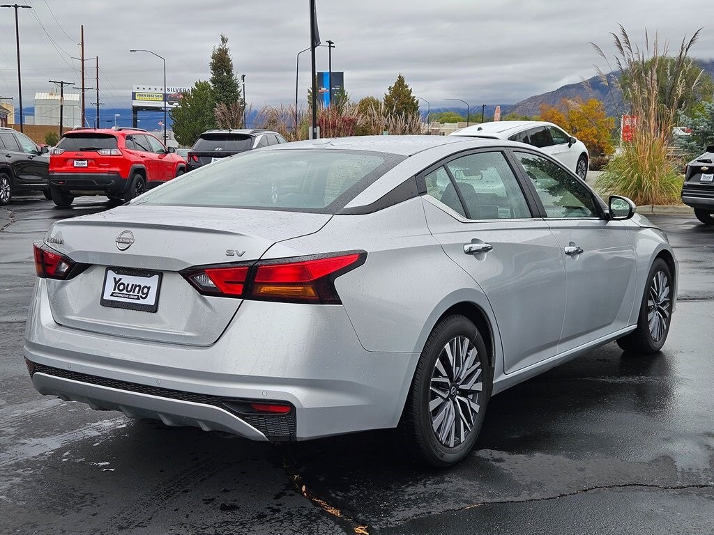 2023 Nissan Altima 2.5 SV photo 2