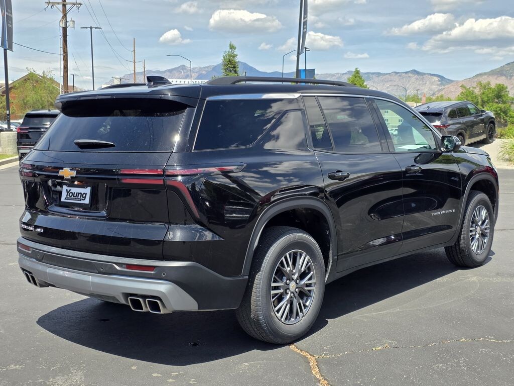 Used 2025 Chevrolet Traverse LT SUV