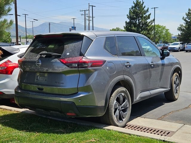 2024 Nissan Rogue SV photo 3