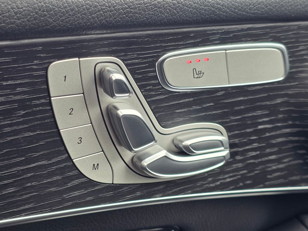 2022 Mercedes-Benz GLC GLC300 - Photo 26