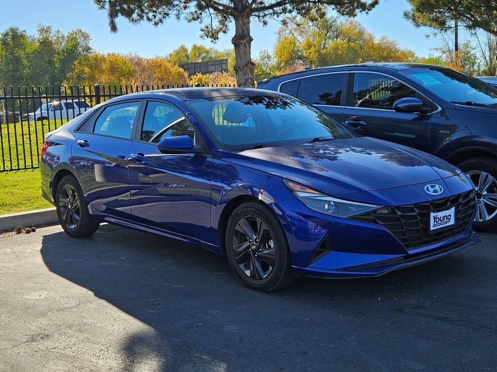 2023 Hyundai Elantra SEL photo 2