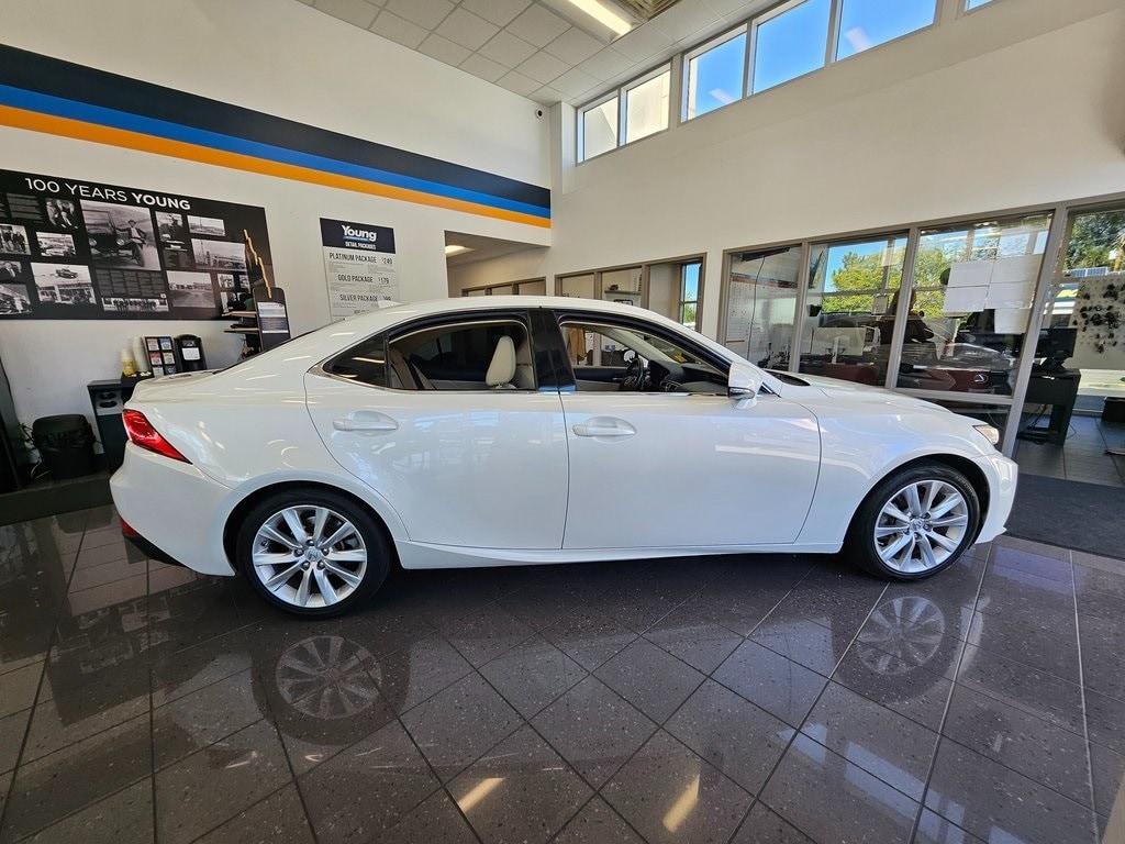 2014 Lexus IS 250 photo 2