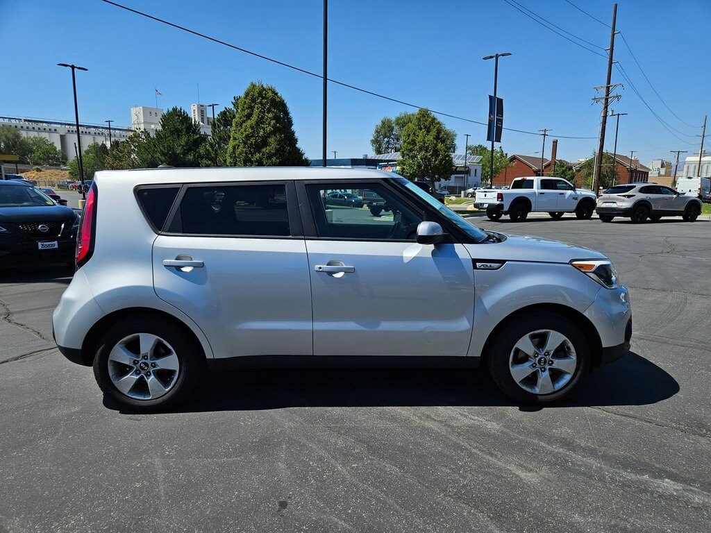 2017 Kia Soul Base photo 2