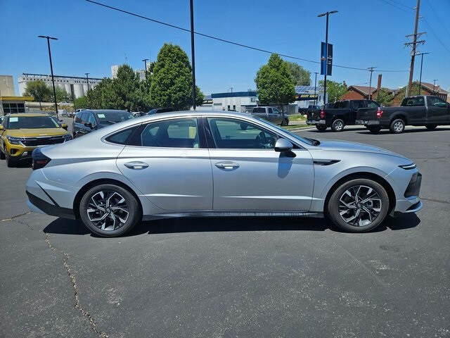 2024 Hyundai Sonata SEL photo 2