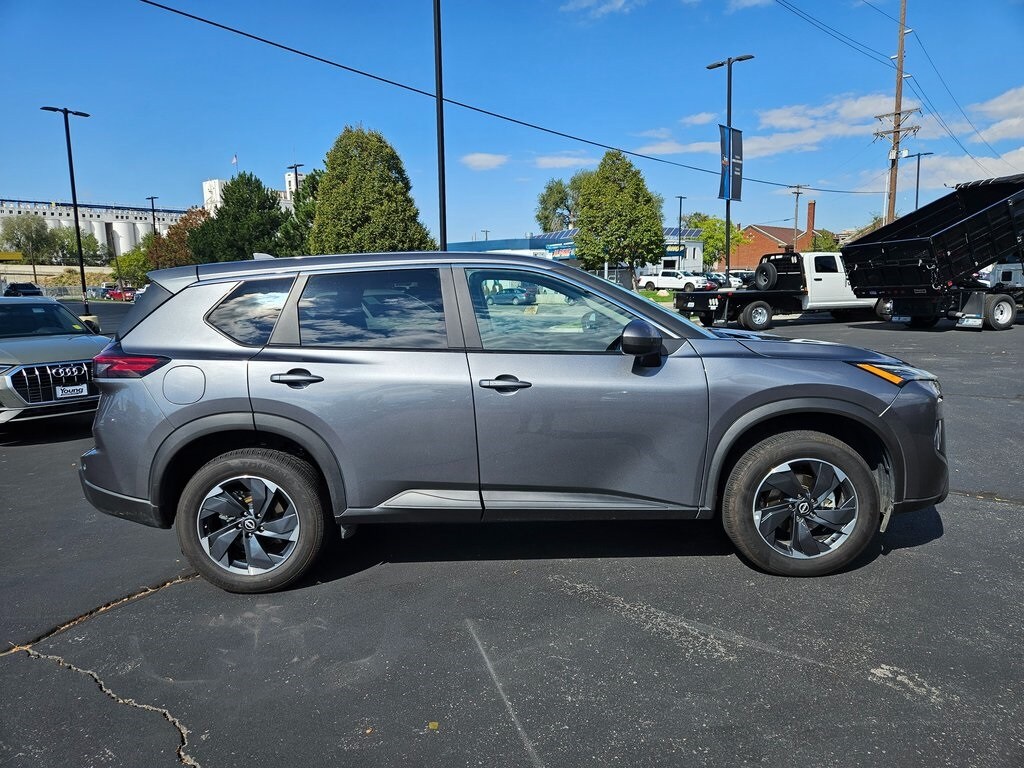 2025 Nissan Rogue SV photo 2