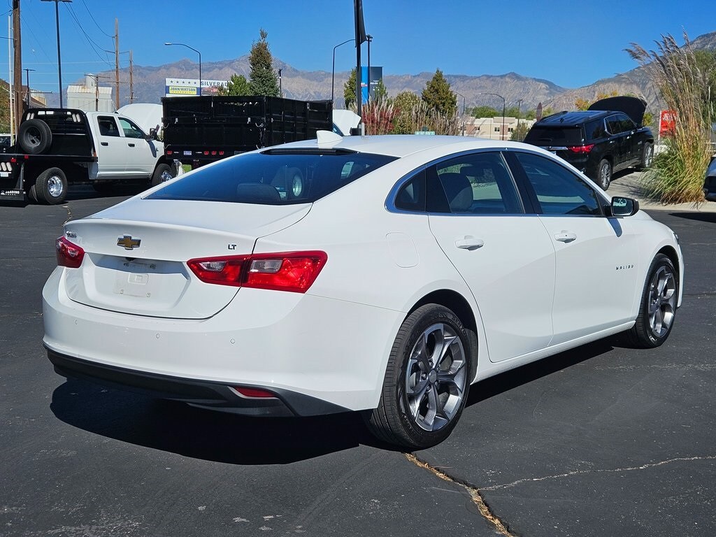 2024 Chevrolet Malibu 1LT photo 2