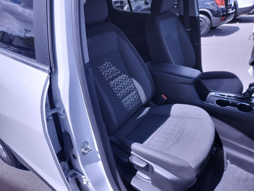 2024 Chevrolet Equinox LT - Photo 24